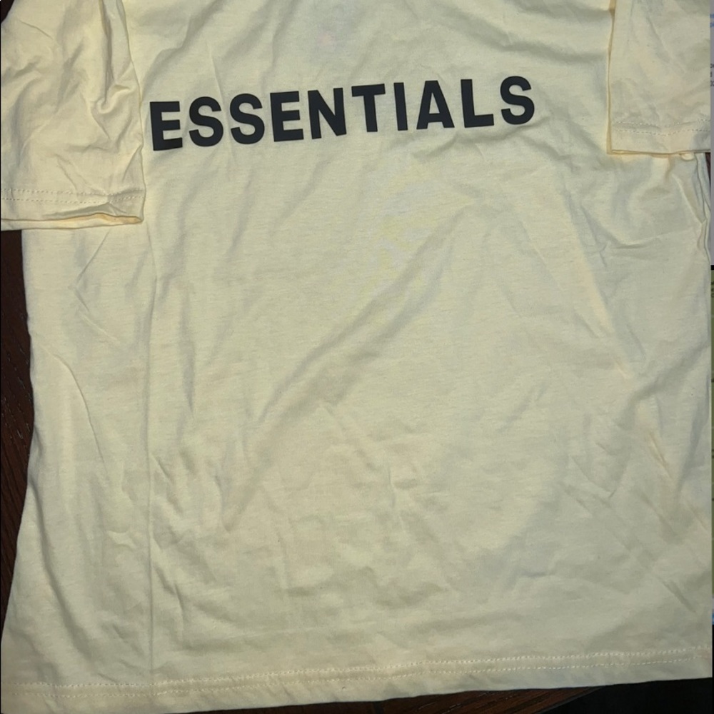 essentials t-shirt - Picture 2 of 2